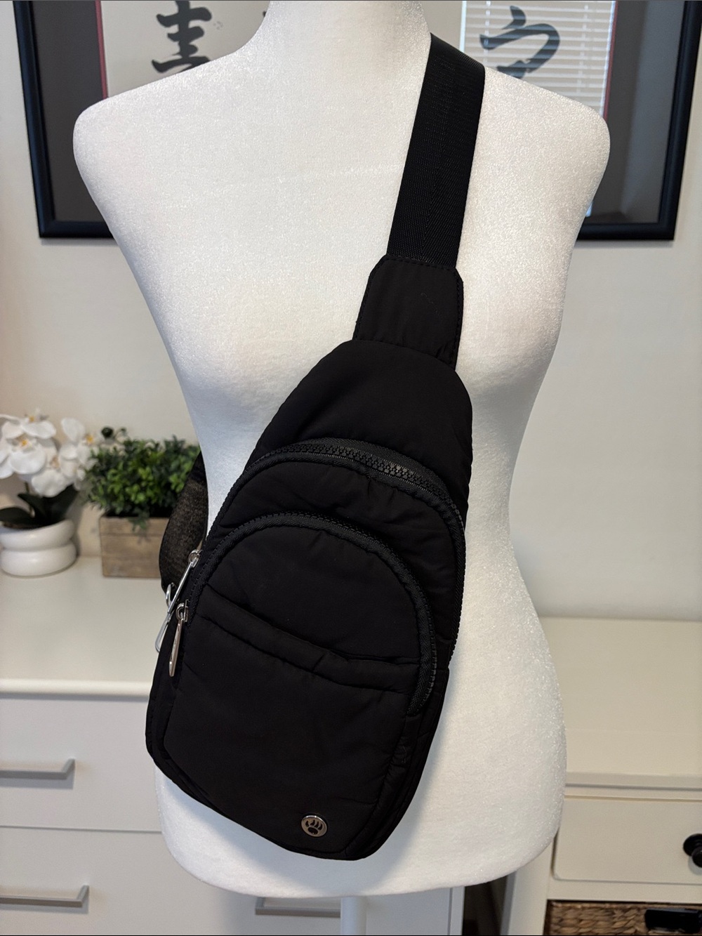 Bearpaw Women’s black Sling Crossbody Bag
